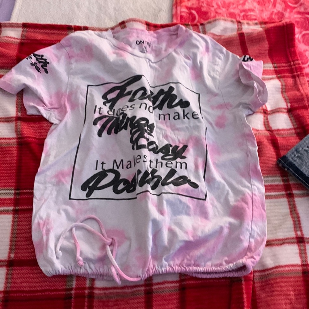 It says “faith it does not make things easy it makes them possible”